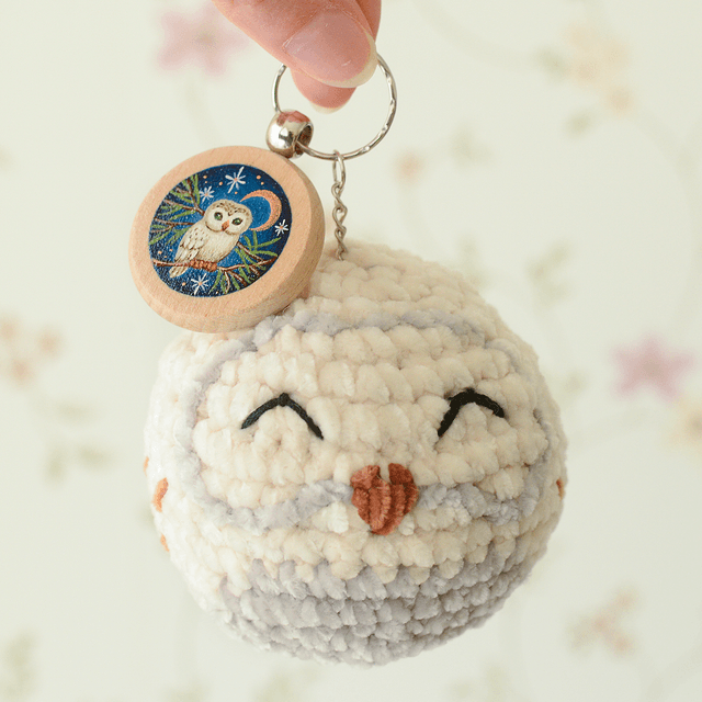 "Polar Owl" keychain