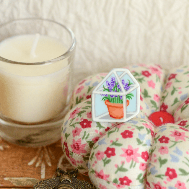 Spring Collection "Mini Greenhouse" clay pin