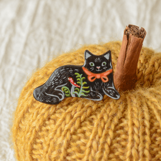 Familiar Collection "A Black Cat" clay pin