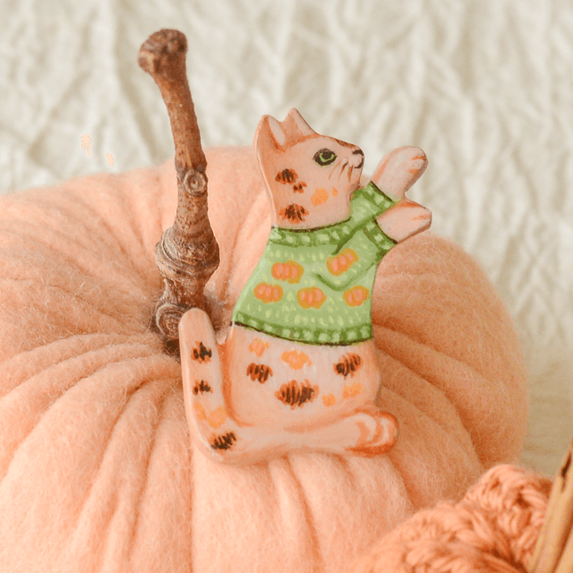 Familiar Collection "A Ginger Cat in Pumpkin Sweater" clay pin