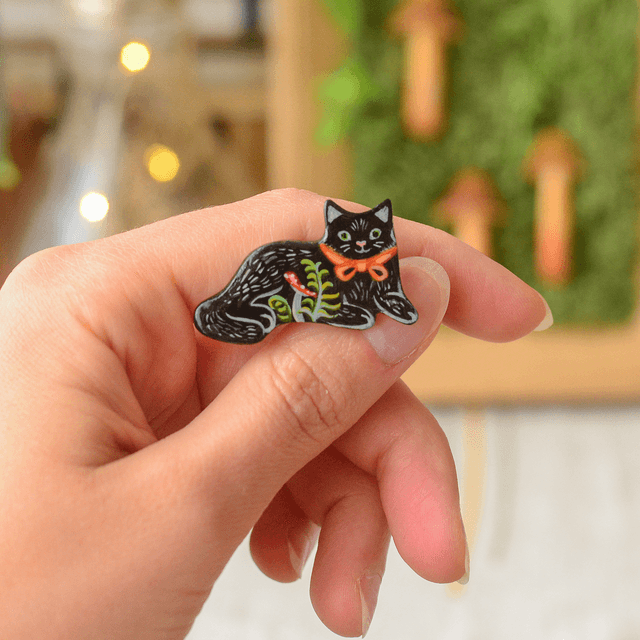 Familiar Collection "A Black Cat" clay pin